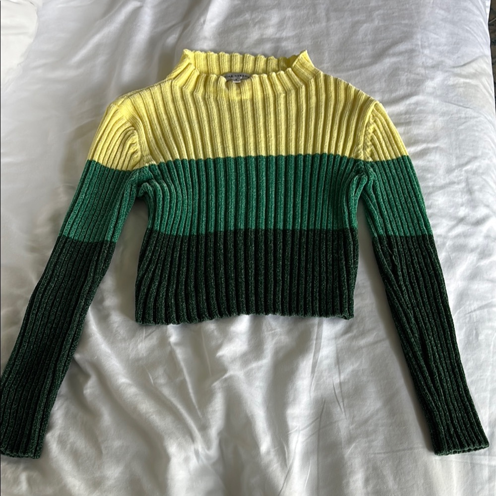 VRG GRL Oscar Street Sweater Small